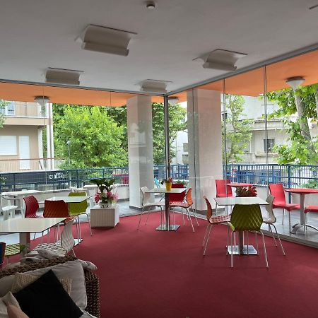 Hotel Senior Cattolica Eksteriør bilde
