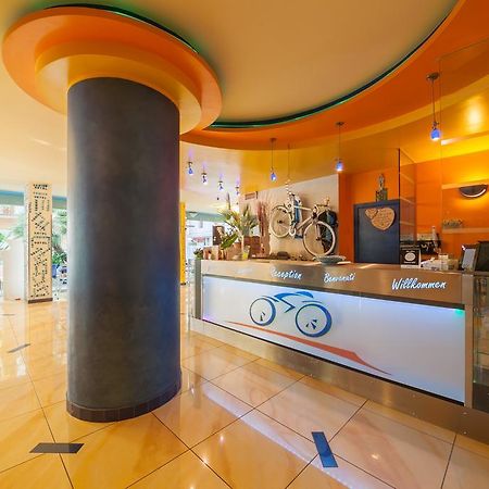 Hotel Senior Cattolica Eksteriør bilde