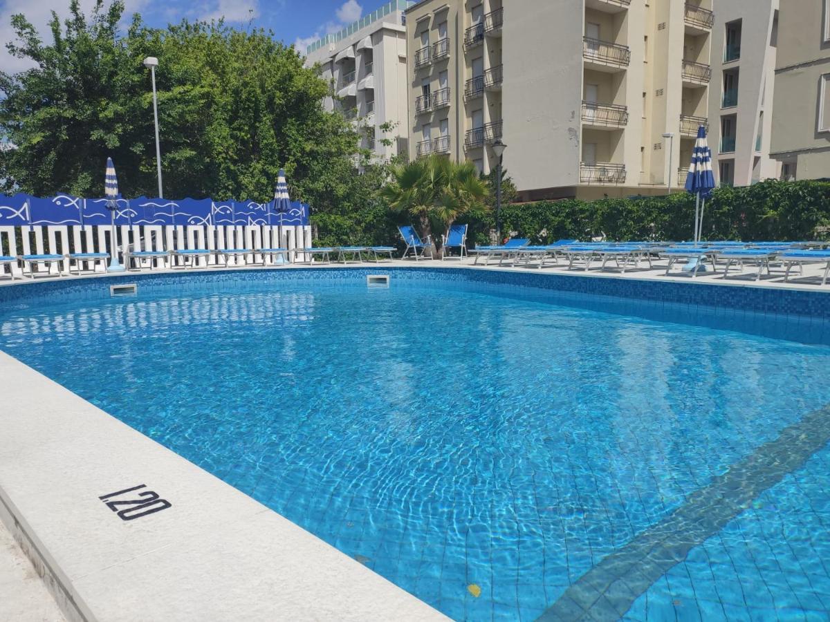 Hotel Senior Cattolica Eksteriør bilde