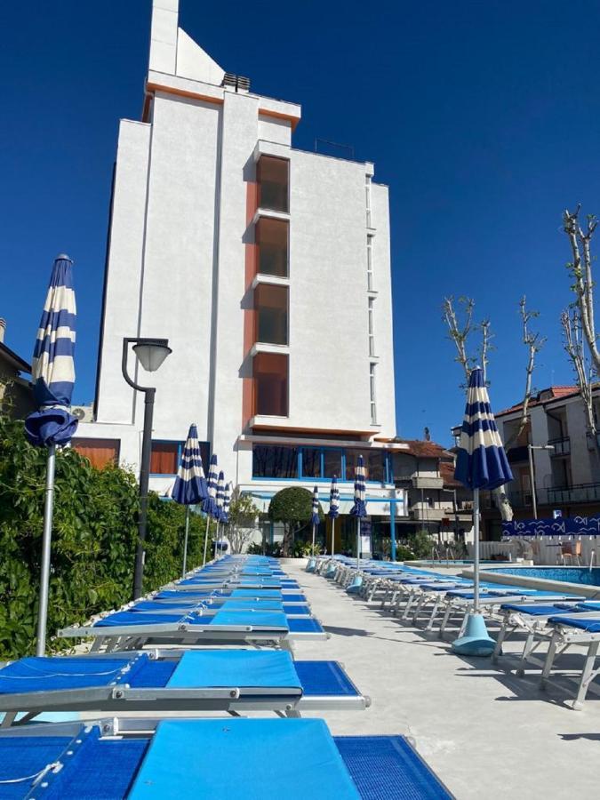 Hotel Senior Cattolica Eksteriør bilde
