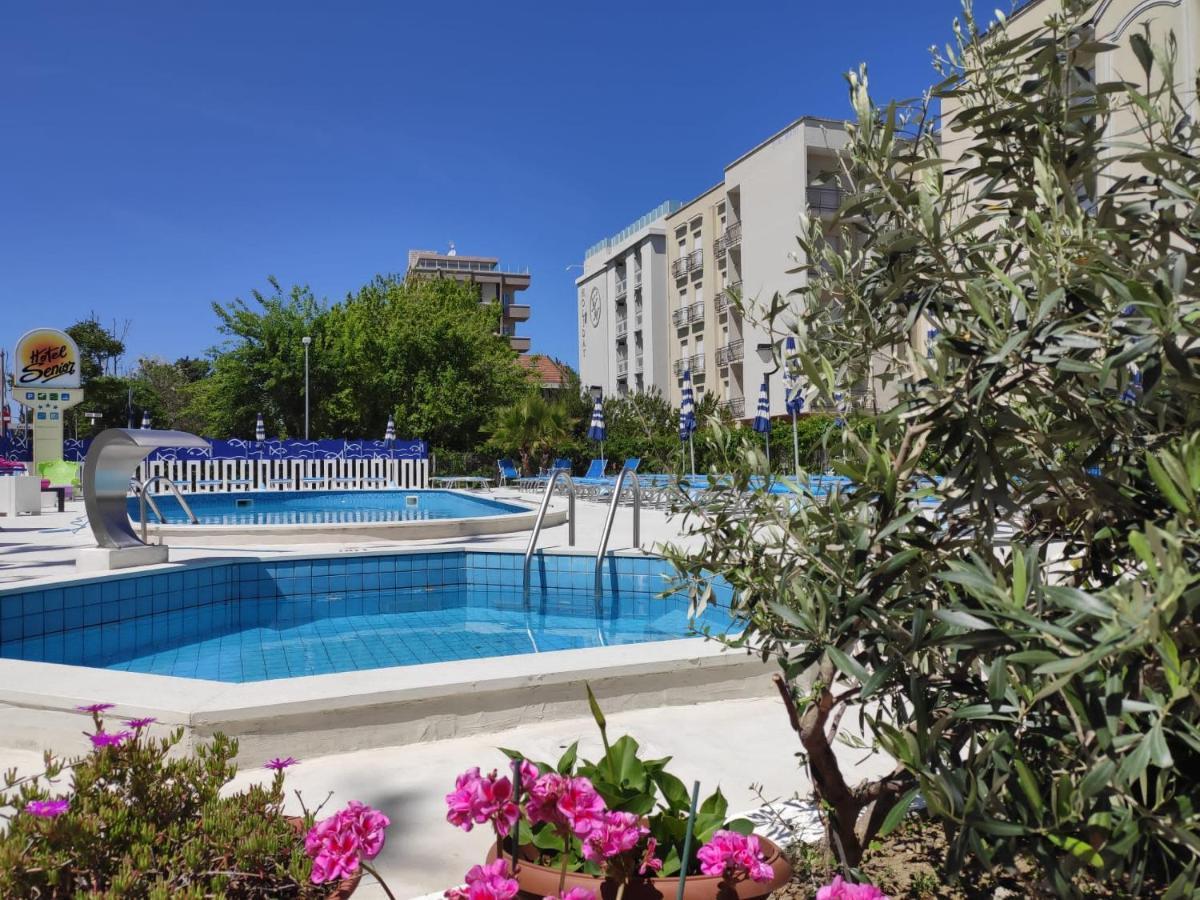 Hotel Senior Cattolica Eksteriør bilde