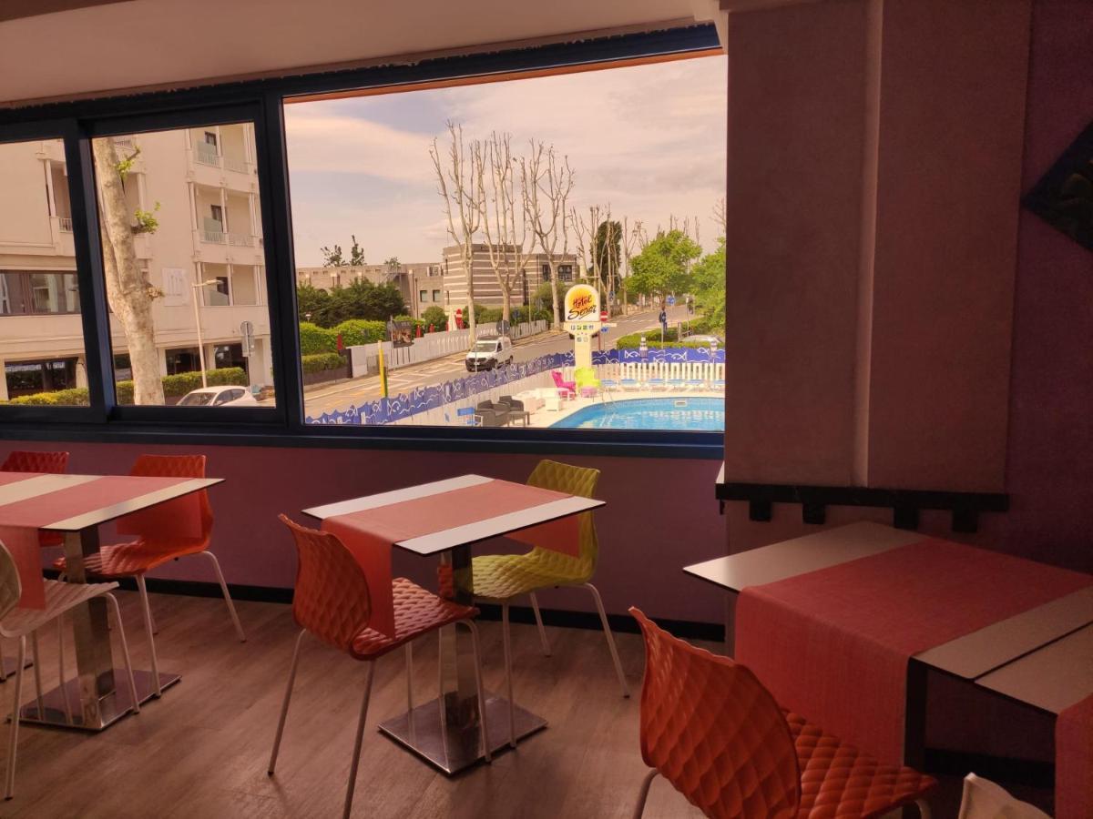 Hotel Senior Cattolica Eksteriør bilde