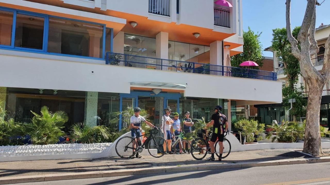 Hotel Senior Cattolica Eksteriør bilde