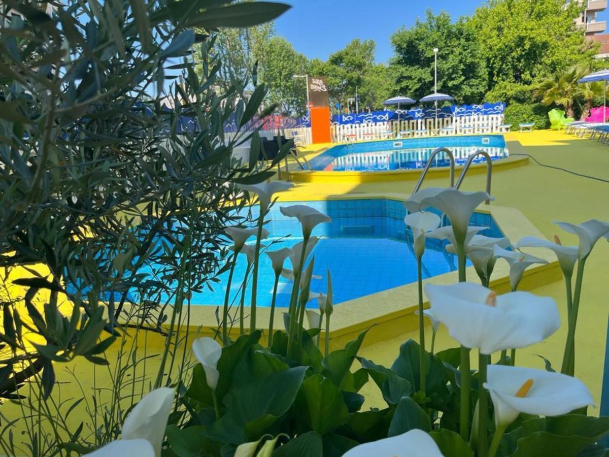 Hotel Senior Cattolica Eksteriør bilde