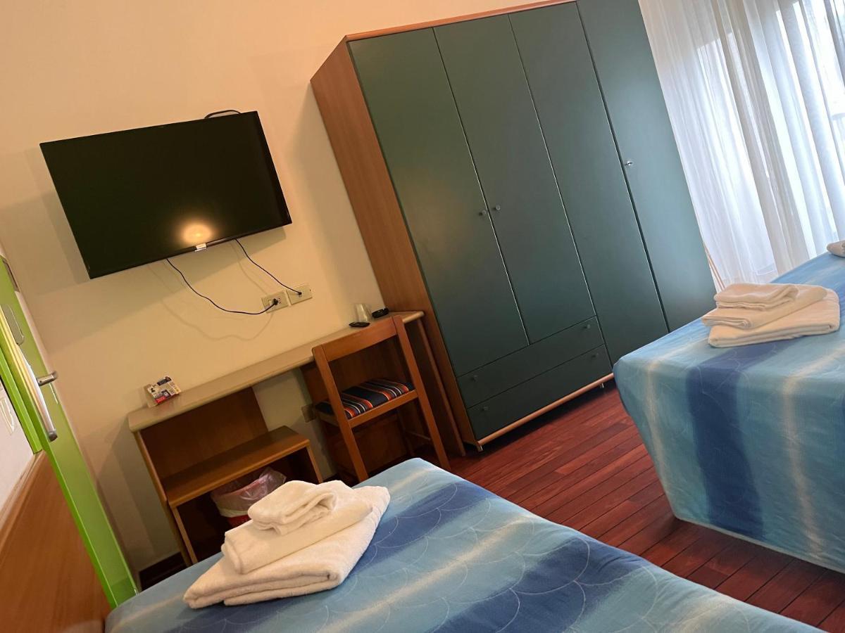 Hotel Senior Cattolica Eksteriør bilde
