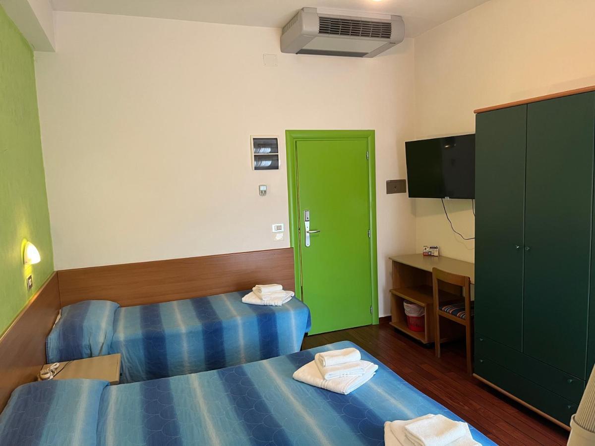 Hotel Senior Cattolica Eksteriør bilde