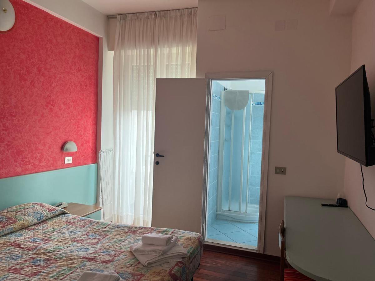 Hotel Senior Cattolica Eksteriør bilde