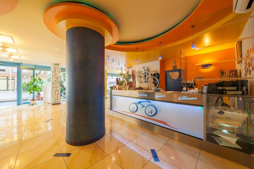 Hotel Senior Cattolica Eksteriør bilde
